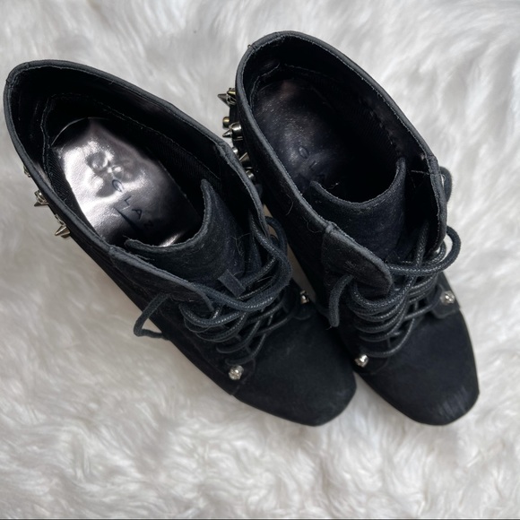 ❌ SOLD Glaze | Studded Ankle Platform Heel Booties - Picture 6 of 7